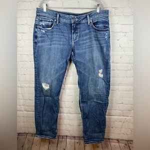Silver Jeans Sam style. Loose, baggy cut, distressed.